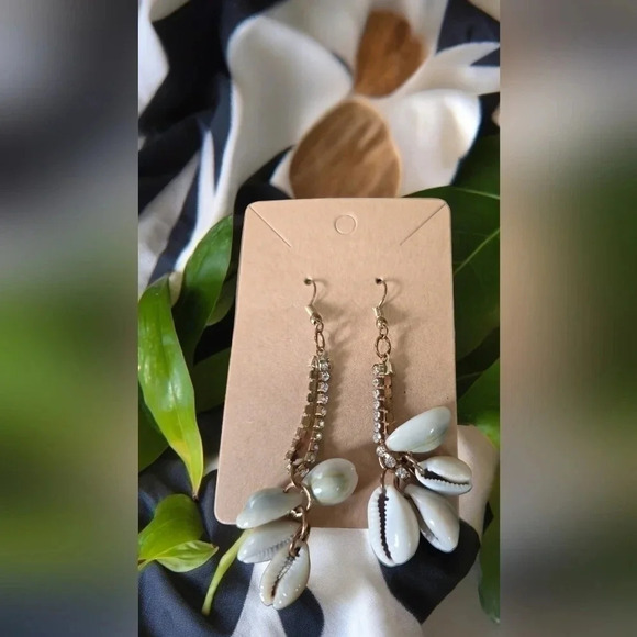 Cowrie Shells Rhinestone Dangle Earrings - Picture 3 of 3
